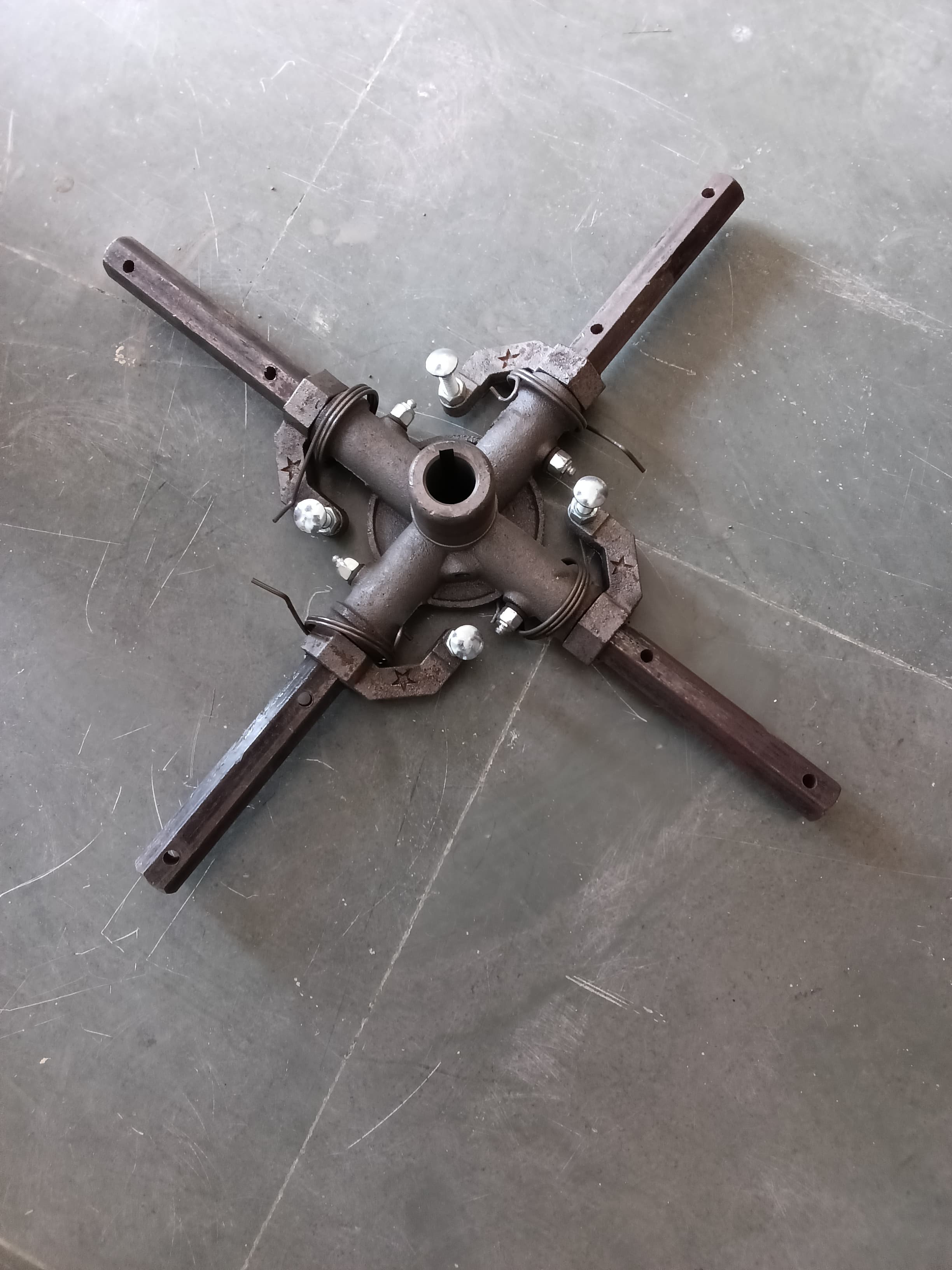 Cross Assembly for Power Trowel DMR1000 | Blade Support Cross